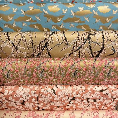 Origamibögen mit japanischen Mustern